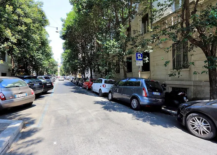 Romagnosi 20 Nocleg ze śniadaniem *
